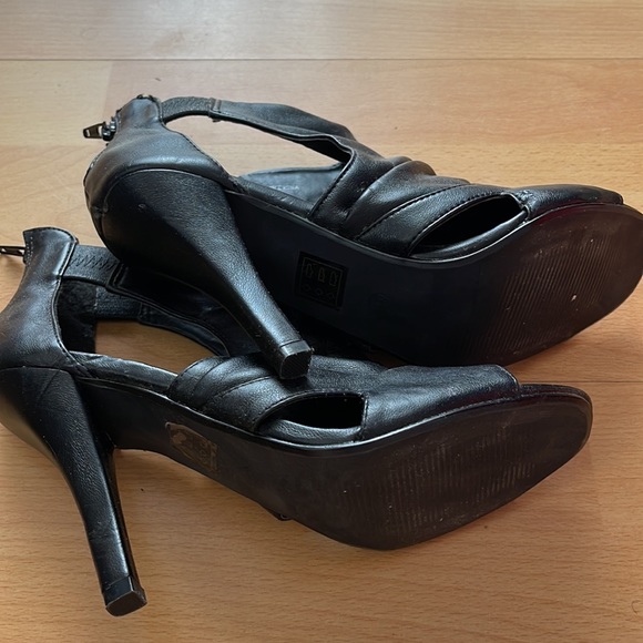Black hight heels with open toes - Picture 5 of 5